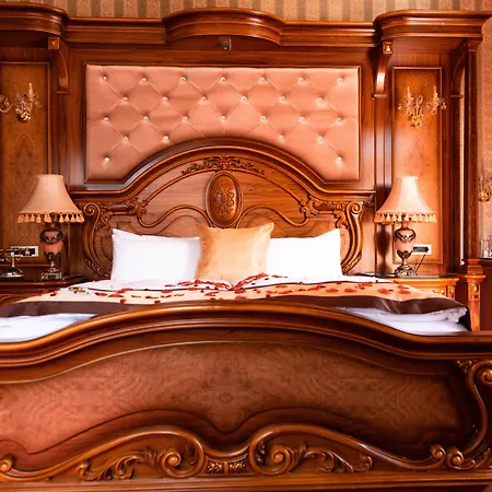 Hotel Premier Prezident Garni And